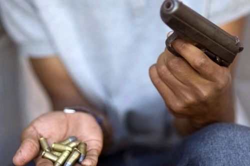 Bé gái 7 tuổi bắn chết bạn 6 tuổi khi đang chơi đùa