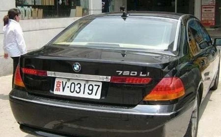 Trung Quốc: Quân đội không được đi Bentley, Porsche, BMW...