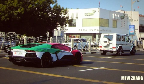 Hàng loạt siêu xe xuất hiện trong ngày Quốc khánh của UAE