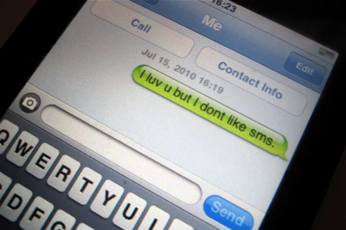 Đi tù vì gửi tin nhắn cho lái xe khiến người đó gây tai nạn?