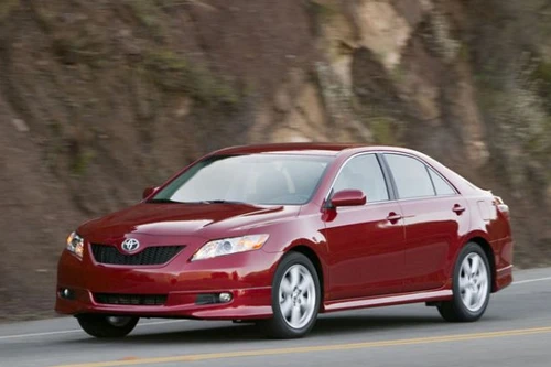 Xe tăng tốc đột ngột đâm chết người, Toyota bồi thường 3 triệu USD