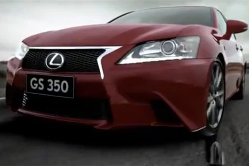 Lexus GS 350 và LFA "chạm trán nảy lửa"