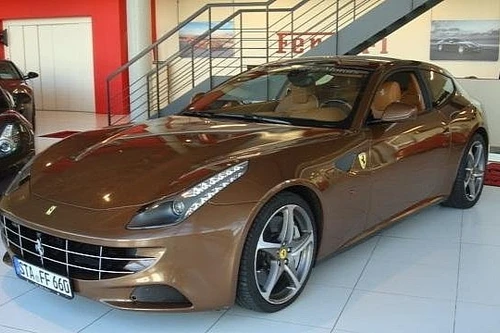 Siêu xe Ferrari “biến thành” thanh chocolate ngọt ngào 
