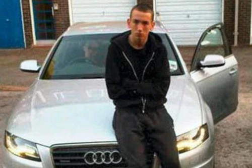 Bị bắt vì khoe ảnh "chiến lợi phẩm" trên facebook