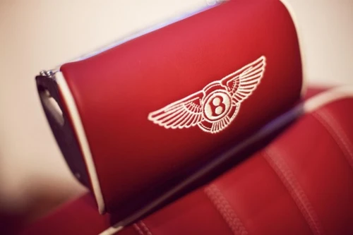 Hãng xe Bentley mời các quý ông tới... cắt tóc