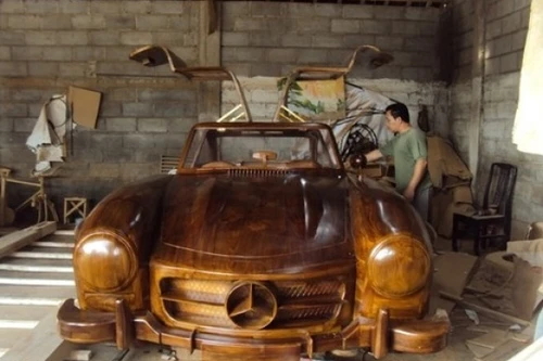 Ngỡ ngàng trước Mercedes-Benz 300 SL bằng gỗ cực tinh xảo 