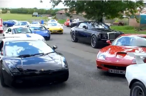 150 siêu xe hội ngộ trong một... vụ ùn tắc giao thông