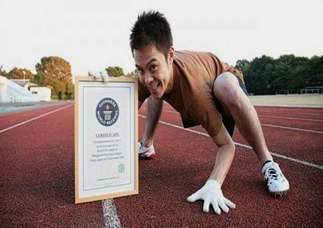 Gặp gỡ chàng trai chạy bằng bốn chi nhanh nhất thế giới