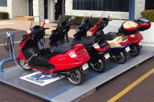 Phát minh mới: Sạc xe điện bằng năng lượng mặt trời