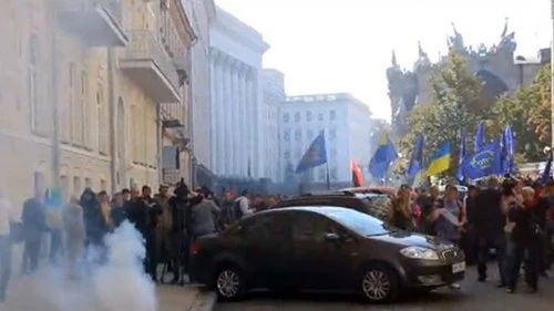 Lực lượng Right Sector đe dọa lật đổ tổng thống Ukraine