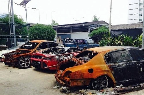 Lamborghini, Ferrari, Bentley cùng nhau "chết cháy"