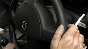 Xứ Wales: Cấm hút thuốc trên xe ô tô?