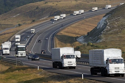 Đoàn xe chở hàng viện trợ nhân đạo vẫn chưa thể vào miền đông Ukraine