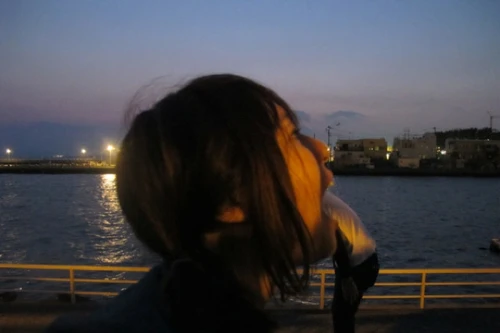 Teen Nhật Bản rộ mốt chụp ảnh "nuốt người"