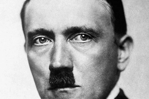 Tiết lộ chuyện Hitler có vấn đề trong "chuyện chăn gối"