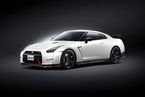 Nissan bán GT-R Nismo 2015 với giá sốc 