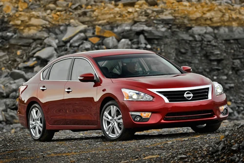 Nissan Altima 2014 có giá từ 22.650 USD