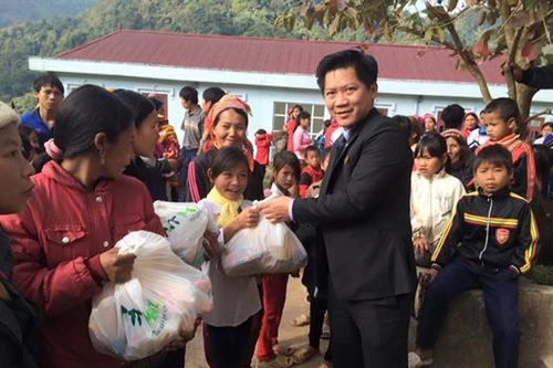 Tết ấm áp đến sớm trong giá lạnh ở Pa Ủ