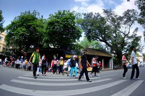 Tại sao chúng ta cứ phải đi du lịch ngày nghỉ lễ?