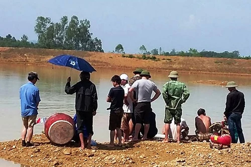 Đi câu cá, nam sinh lớp 5 trượt chân chết đuối ở đập nước