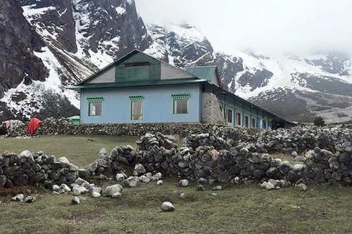 Nepal: Khách sạn bị “ném đá ” vì bỏ trống nhưng không cho nạn nhân nằm nhờ