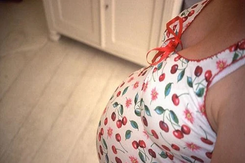 Bị hiếp dâm tập thể, bé gái 16 tuổi mang thai 8 tháng 