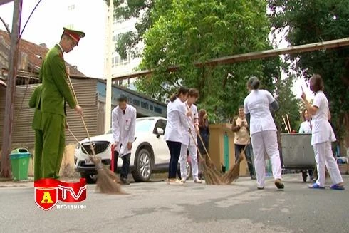Bệnh viện Việt Đức phát động phong trào ra quân giữ gìn vệ sinh môi trường 