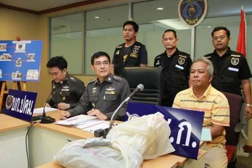 Giáo viên tiểu học bị bắt vì hiếp nữ sinh rồi chụp ảnh đưa lên mạng