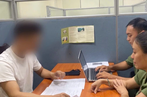 ‎Công an Hà Nội làm việc với Streamer “Độ Mixi” về hành vi sử dụng shisha