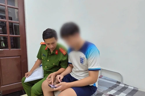 Nam sinh viên bị "bắt cóc online", tự giam mình suốt 1 ngày đêm trong nhà nghỉ