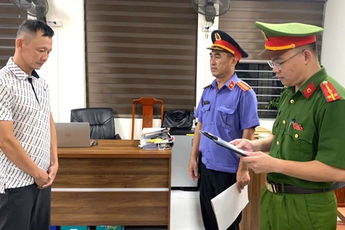 Bắt ‘nhân vật đặc biệt’ trong đường dây khai thác trái phép hơn 12.000 m3 cát 