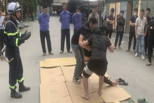 Nâng cao kiến thức, kỹ năng PCCC&CNCH cho người lao động Công ty cổ phần may Sơn Hà