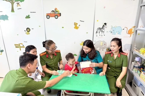 Hoạt động nghĩa tình của cán bộ, chiến sỹ Trại tạm giam số 2