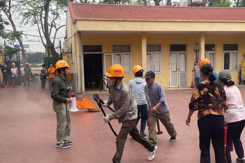 Thực tập phương án chữa cháy và cứu nạn cứu hộ tại 2 địa bàn dân cư trọng điểm