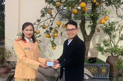 Vui mừng nhận lại xe sau 4 năm bị mất trộm 