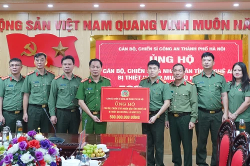 Nghĩa tình Công an Hà Nội đến với người dân và đồng đội 2 tỉnh Hà Tĩnh, Nghệ An
