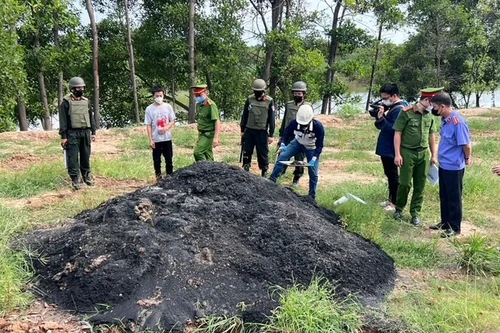 Công an Hà Nội bóc gỡ đường dây cực lớn chuyên đổ, chôn, lấp chất thải công nghiệp gây nguy hại môi trường