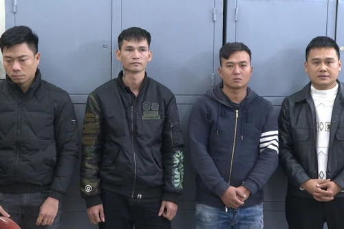 Nghi bị chơi bạc bịp, dùng súng đe dọa cướp hàng trăm triệu đồng