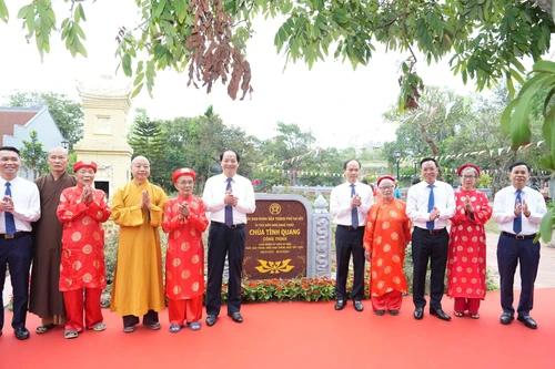 Gắn biển công trình chào mừng kỷ niệm 50 năm Ngày Giải phóng miền Nam, thống nhất đất nước