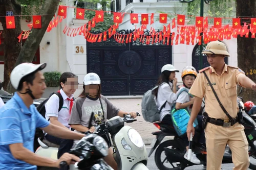 Quyết liệt triển khai cao điểm tuyên truyền, xử lý vi phạm về trật tự giao thông liên quan đến học sinh