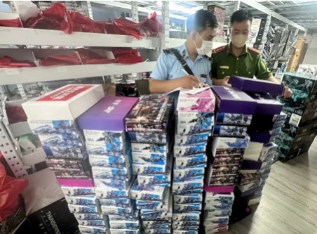 Phát hiện, xử lý cơ sở kinh doanh đồ chơi nhập lậu trị giá hàng hóa hơn 100 triệu đồng