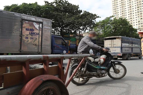 Xử phạt 243 trường hợp xe ba bánh tự chế, xe chở hàng cồng kềnh