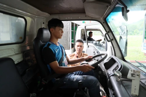 Hà Nội: 44,4% thí sinh đạt yêu cầu và được cấp giấy phép lái xe qua sát hạch