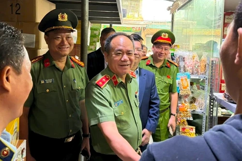 Giám đốc Công an Hà Nội kiểm tra, làm việc với các cơ sở sản xuất tại làng nghề La Phù 