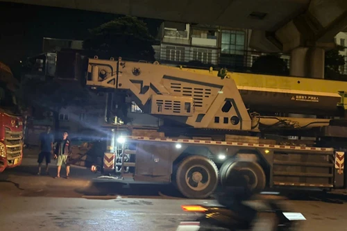 Xử phạt cá nhân trong vụ xe đầu kéo chở nhà lắp ghép bất ngờ rơi xuống đường