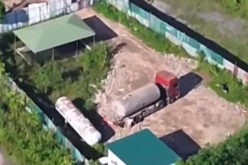 Đột kích điểm san chiết khí gas nằm giữa cánh đồng xã Thanh Trì