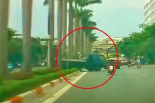 Tài xế xe tải bị phạt tiền triệu vì ’băng qua dải phân cách cho nhanh’