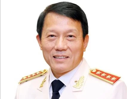 Phẩm chất anh hùng, bản lĩnh kiên cường “Tuyệt đối trung thành với Đảng, Tổ quốc và Nhân dân”, “Vì nước quên thân, vì dân phục vụ”