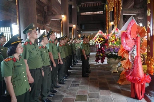 Hoạt động nghĩa tình của Phòng Tham mưu CATP Hà Nội 