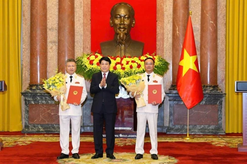 Chủ tịch nước trao Quyết định thăng quân hàm đối với sĩ quan cao cấp Quân đội và Công an